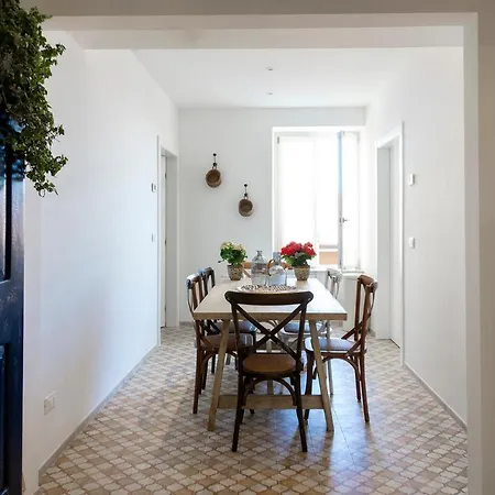 Il Caruggio Rooms&breakfast 4* فاراتسي