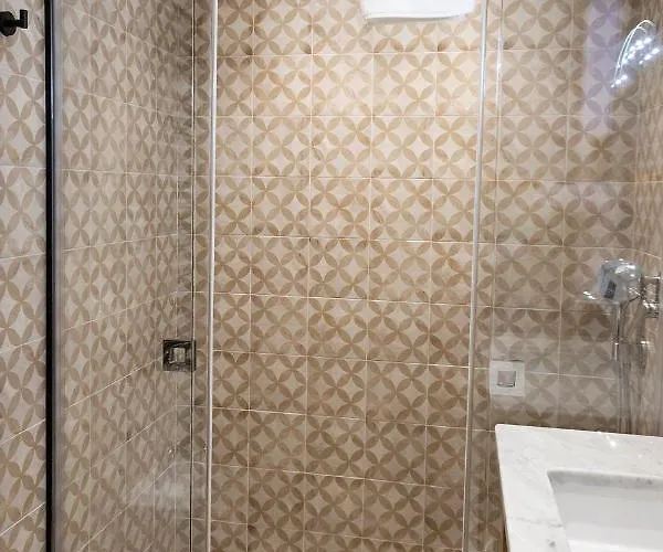 Il Caruggio Rooms&breakfast 4* فاراتسي